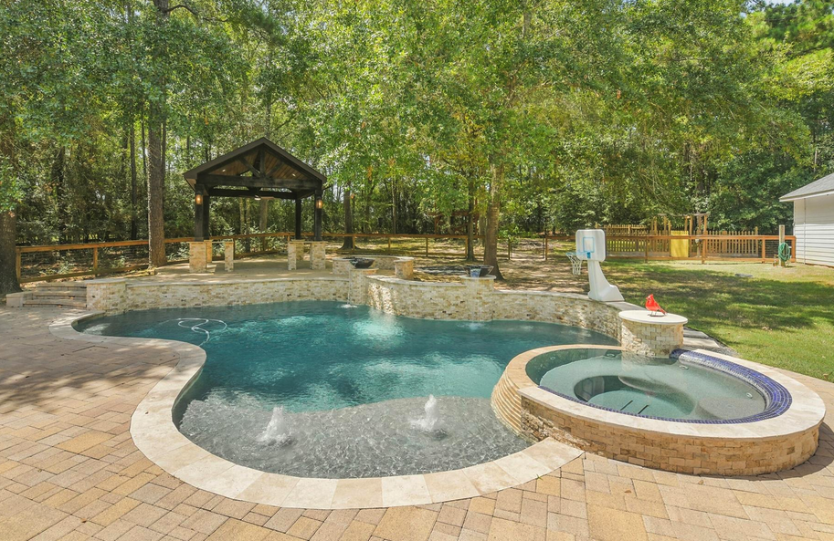 Outdoor living space at 4046 Highland Pass